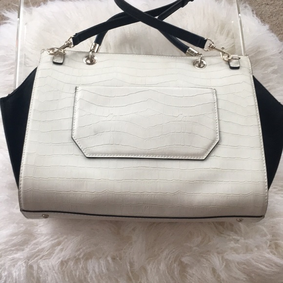 Guess color-block handbag 👜 - Picture 3 of 8